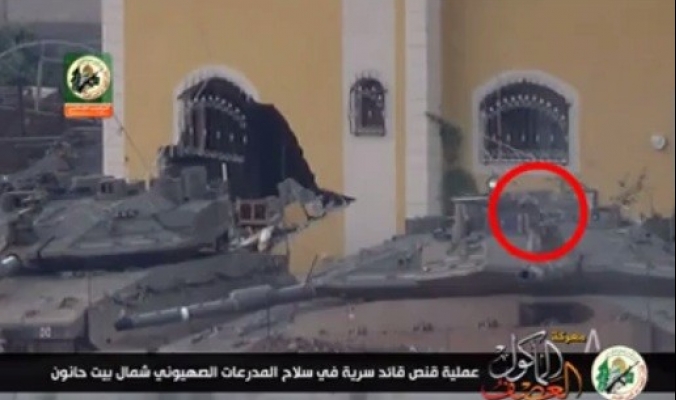 بالفيديو : قناصة القسام يقطعون يد النقيب ديمتري لافيتاس ويردونه قتيلا